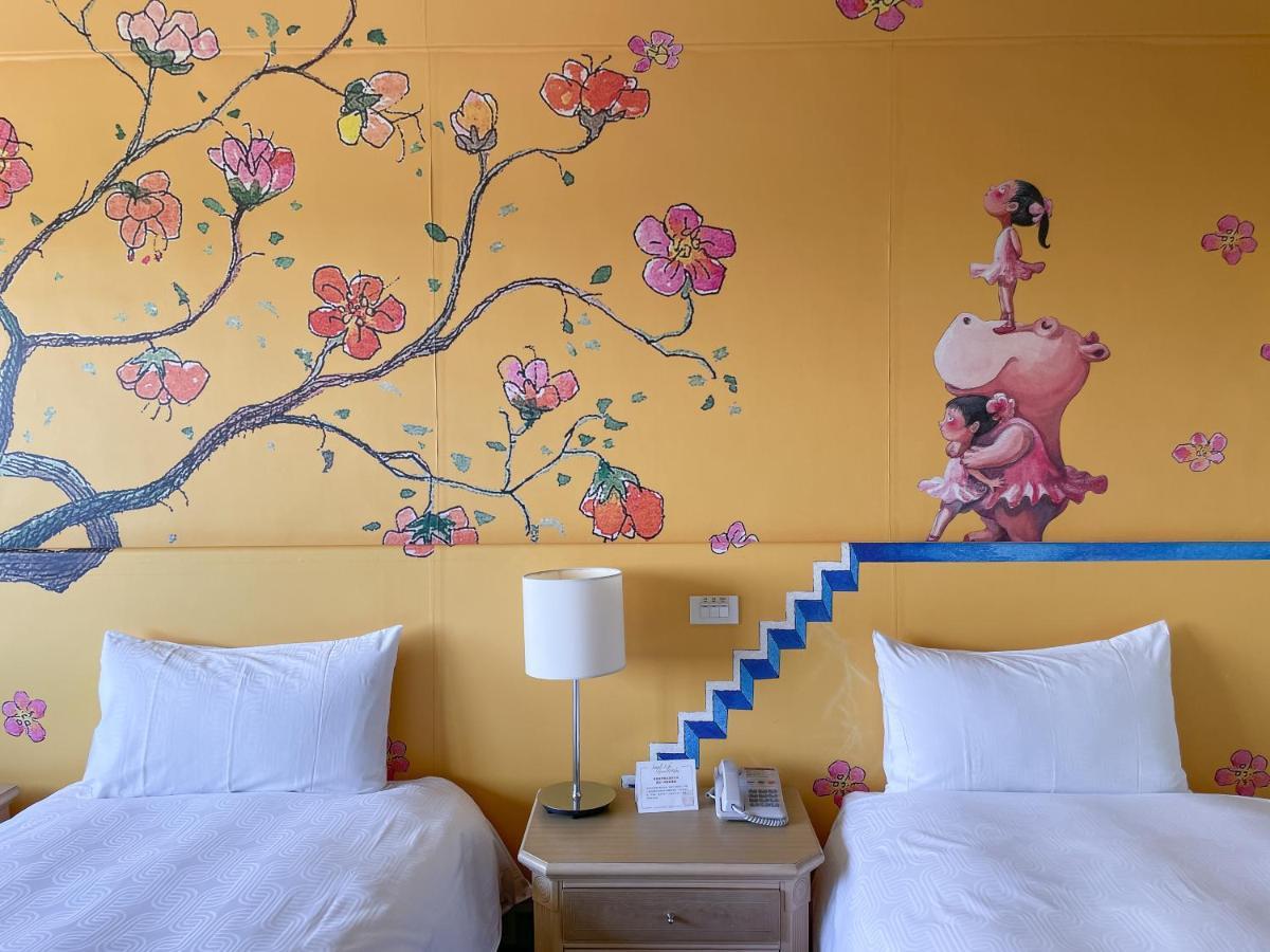 Chateau De Chine Hotel Hualien Kültér fotó A room at the hotel