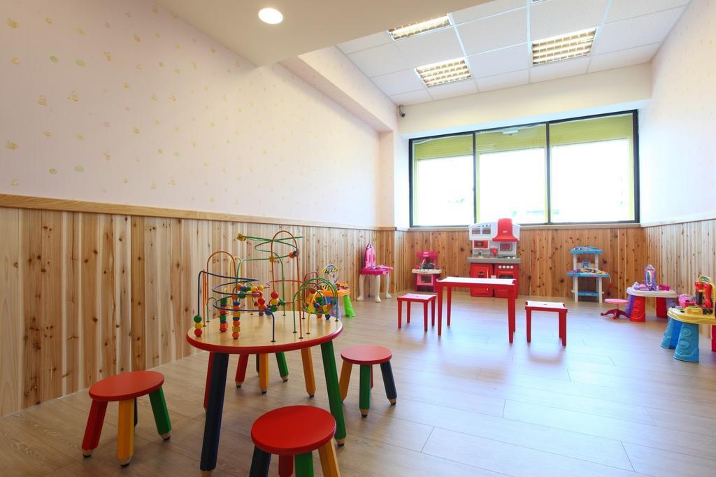 Chateau De Chine Hotel Hualien Kültér fotó A classroom at the International School of Toulouse