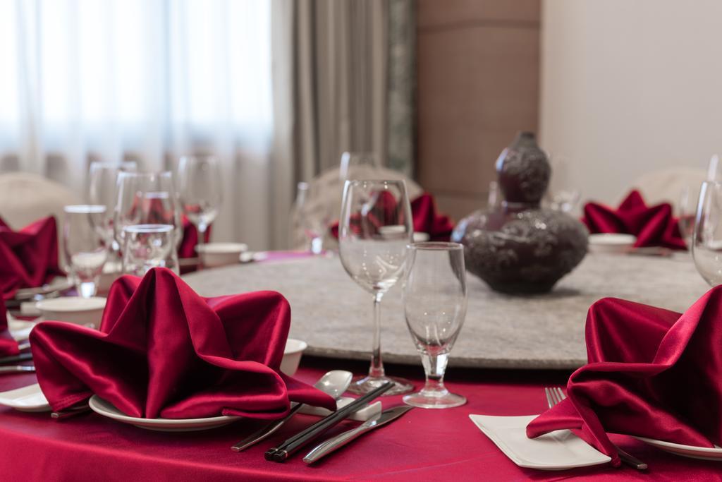 Chateau De Chine Hotel Hualien Kültér fotó A table set for a meal