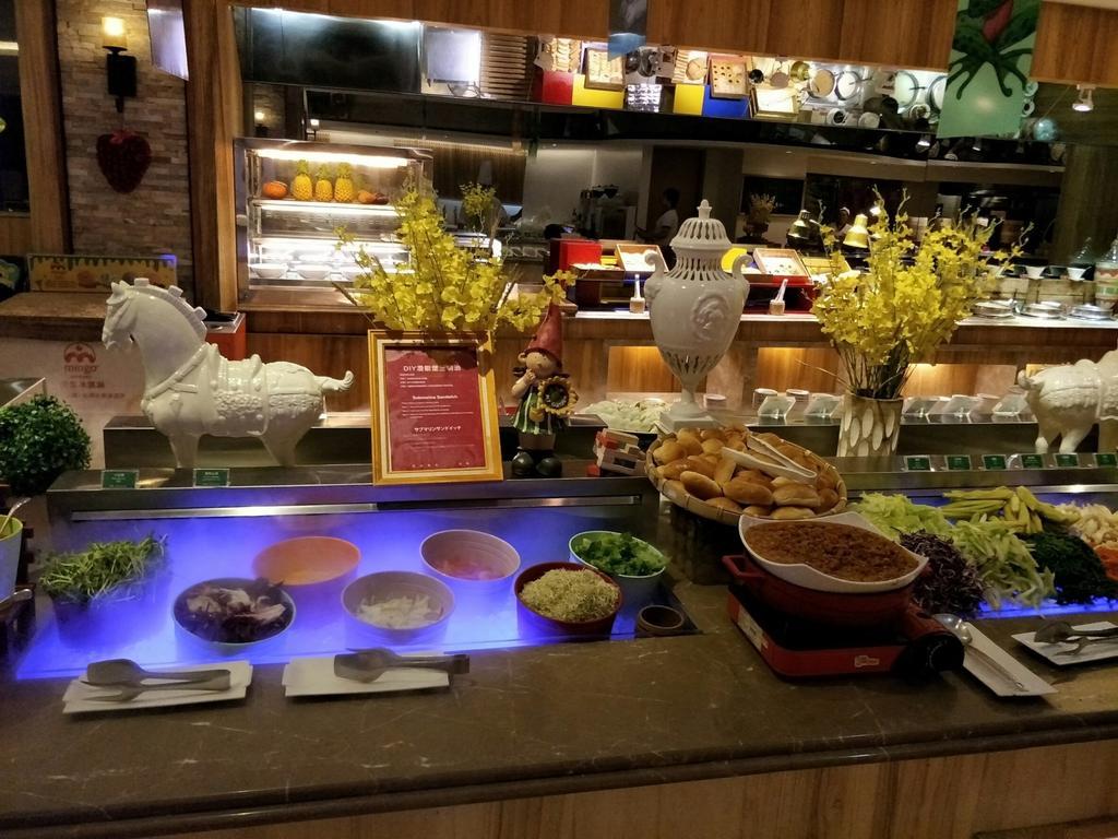 Chateau De Chine Hotel Hualien Kültér fotó A salad bar