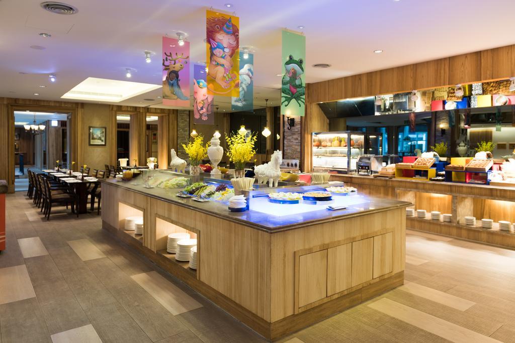 Chateau De Chine Hotel Hualien Kültér fotó The buffet at the hotel