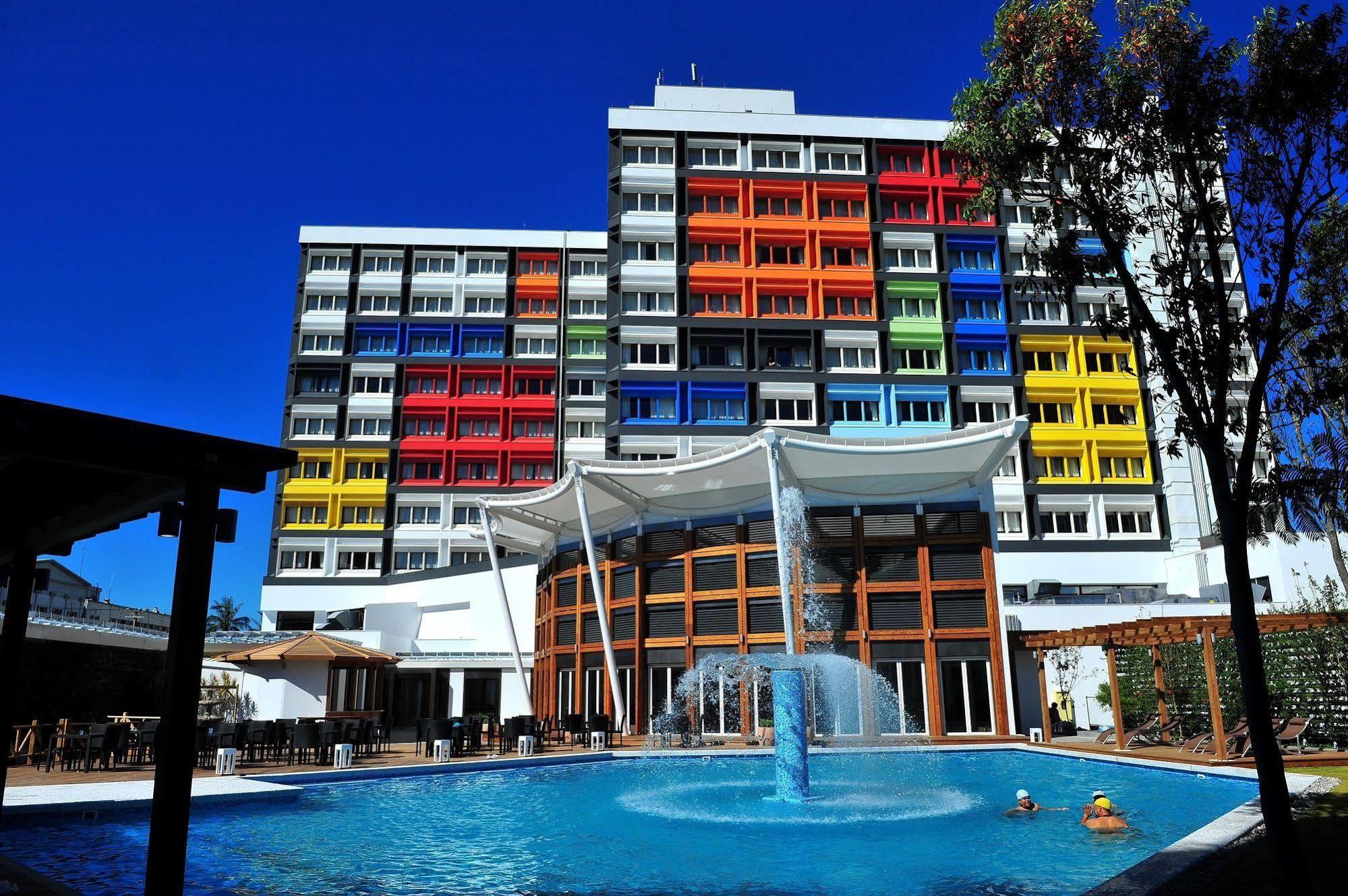 Chateau De Chine Hotel Hualien Kültér fotó The hotel's swimming pool